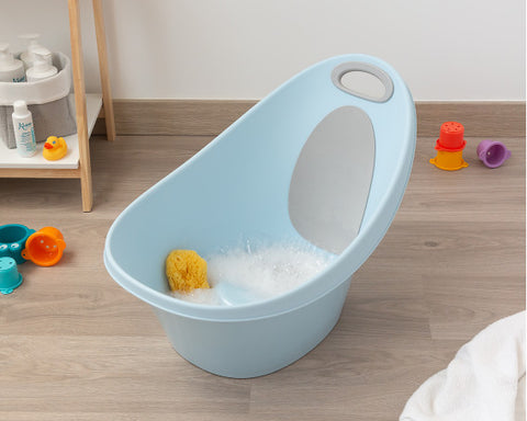 vasca-da-bagno-con-asse-e-antiscivolo-blu